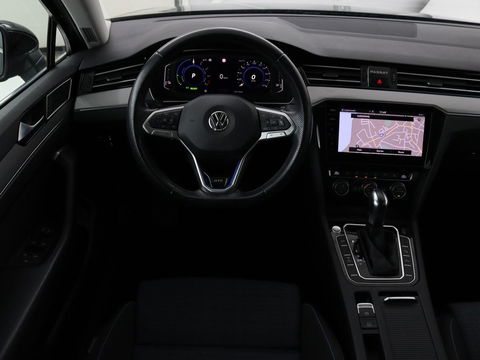 Volkswagen Passat 1.4 TSI PHEV GTE | Trekhaak | Stoelverwarming | Massage | Adaptive cruise | Carplay | Camera | Navigatie | Matrix LED | Virtual Cockpit
