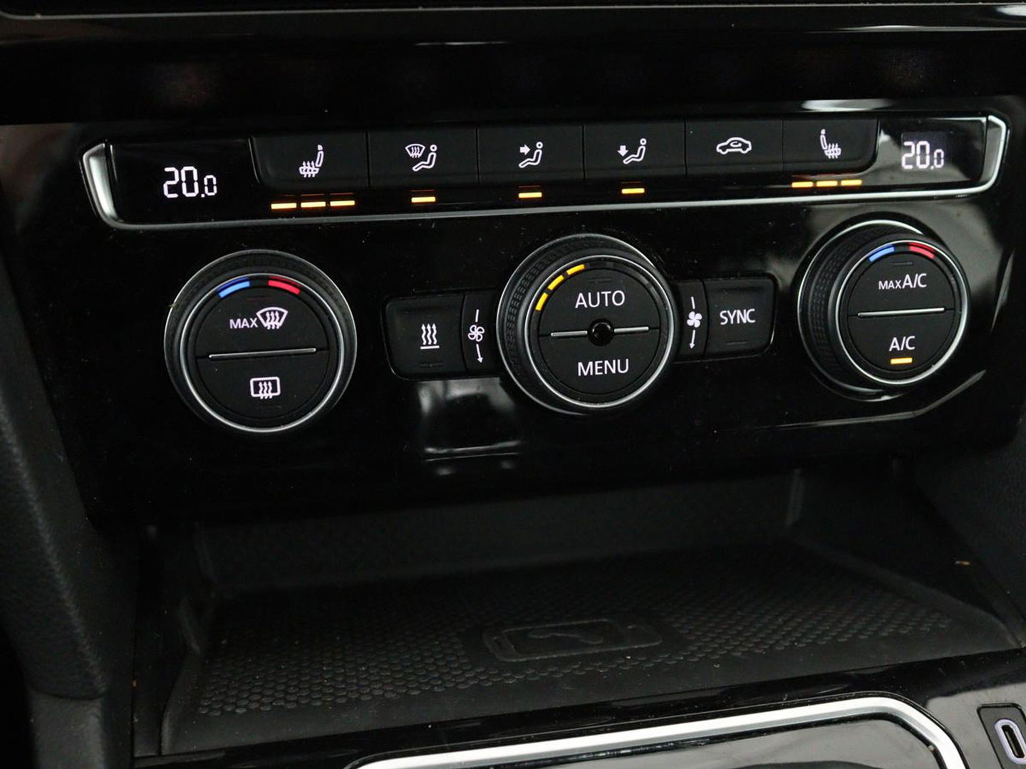 Volkswagen Passat 1.4 TSI PHEV GTE | Trekhaak | Stoelverwarming | Massage | Adaptive cruise | Carplay | Camera | Navigatie | Matrix LED | Virtual Cockpit