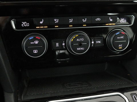 Volkswagen Passat 1.4 TSI PHEV GTE | Trekhaak | Stoelverwarming | Massage | Adaptive cruise | Carplay | Camera | Navigatie | Matrix LED | Virtual Cockpit