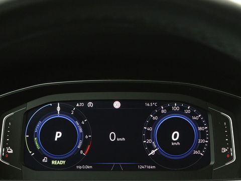 Volkswagen Passat 1.4 TSI PHEV GTE | Trekhaak | Stoelverwarming | Massage | Adaptive cruise | Carplay | Camera | Navigatie | Matrix LED | Virtual Cockpit