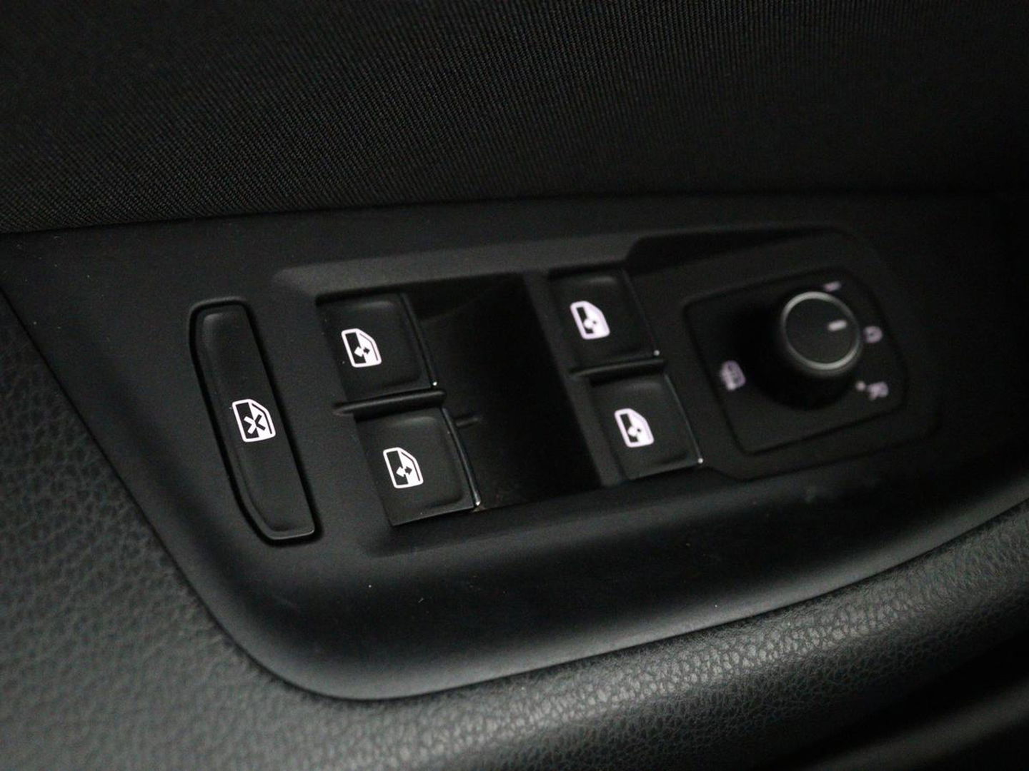 Volkswagen Passat 1.4 TSI PHEV GTE | Trekhaak | Stoelverwarming | Massage | Adaptive cruise | Carplay | Camera | Navigatie | Matrix LED | Virtual Cockpit