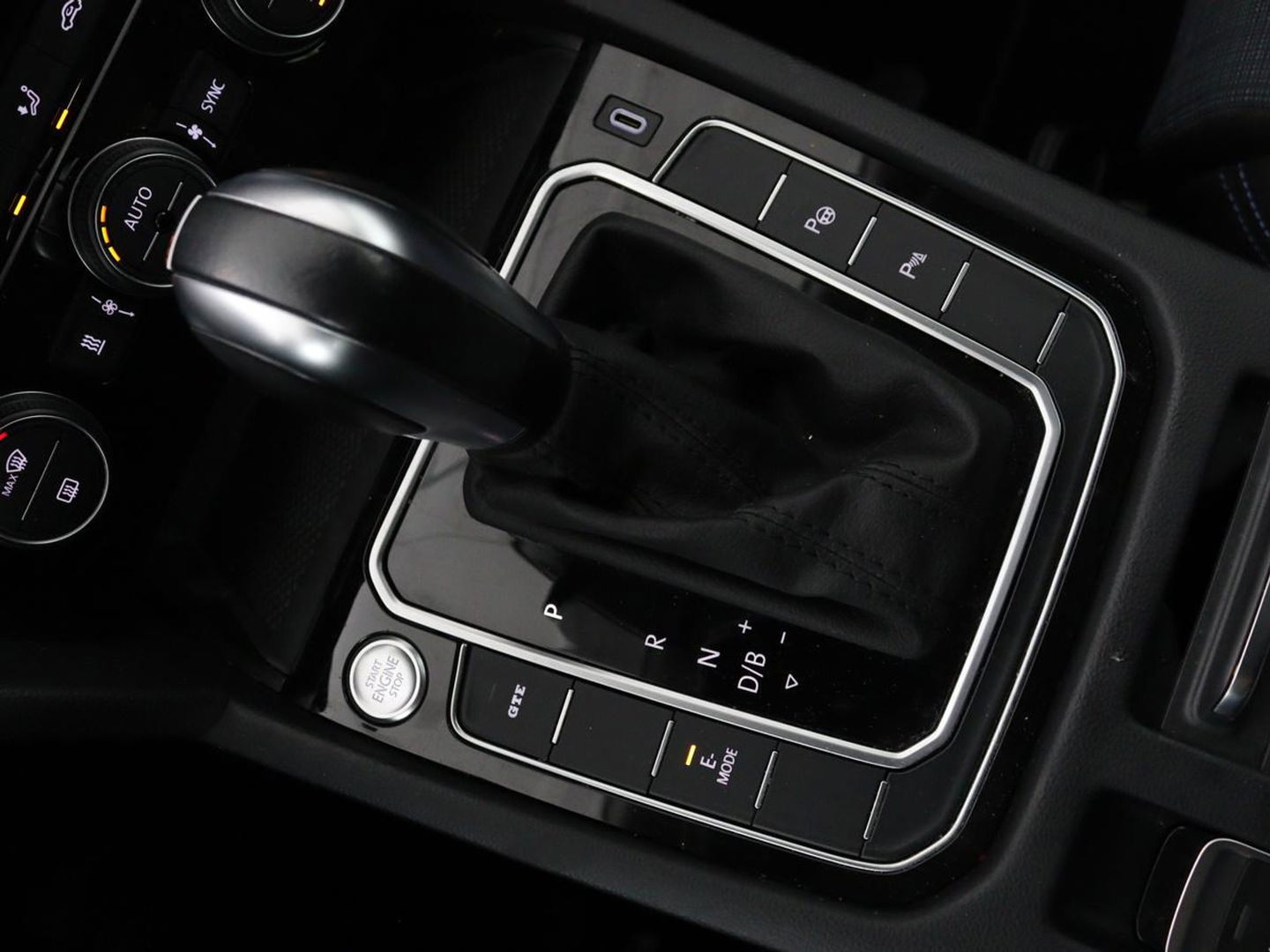 Volkswagen Passat 1.4 TSI PHEV GTE | Trekhaak | Stoelverwarming | Massage | Adaptive cruise | Carplay | Camera | Navigatie | Matrix LED | Virtual Cockpit