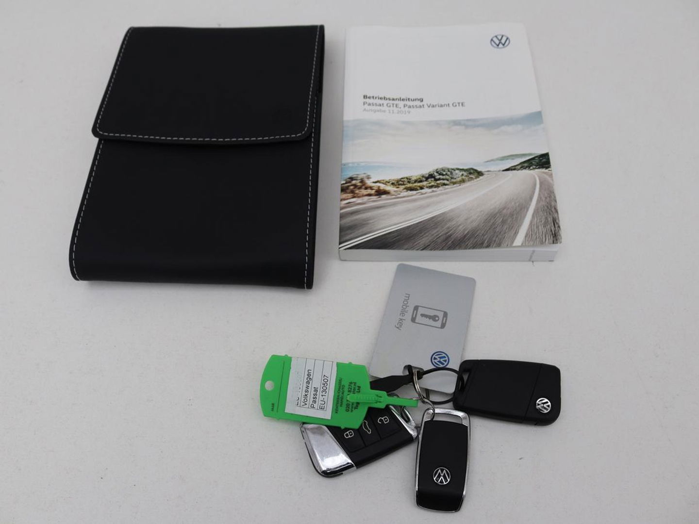 Volkswagen Passat 1.4 TSI PHEV GTE | Trekhaak | Stoelverwarming | Massage | Adaptive cruise | Carplay | Camera | Navigatie | Matrix LED | Virtual Cockpit