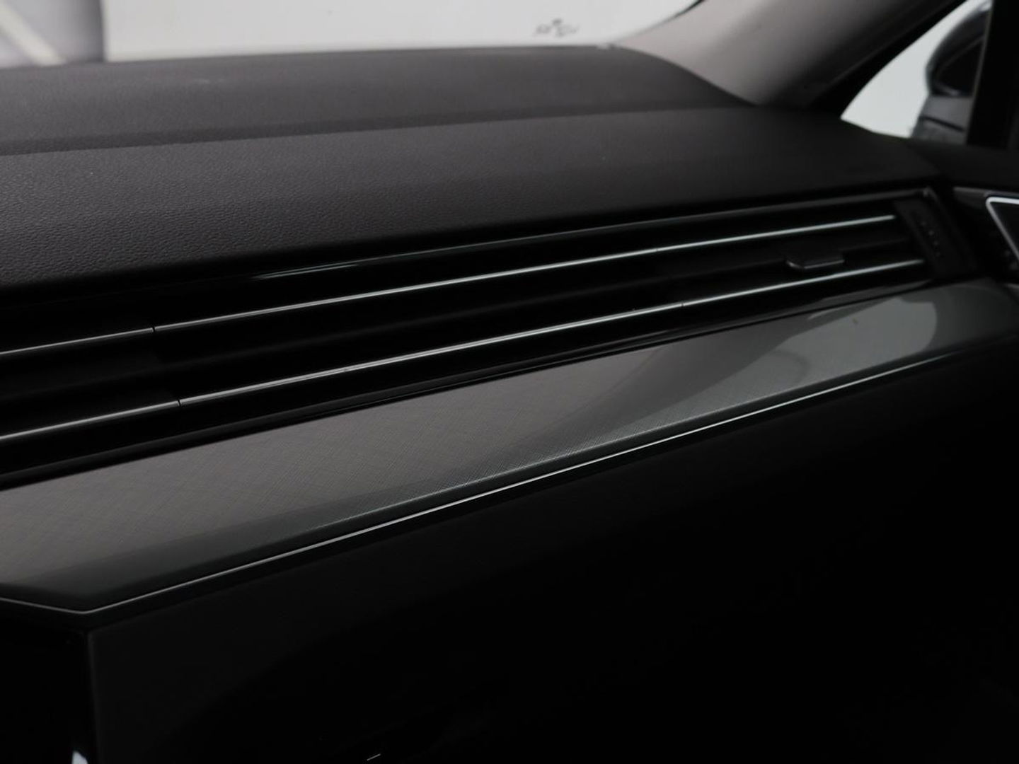 Volkswagen Passat 1.4 TSI PHEV GTE | Trekhaak | Stoelverwarming | Massage | Adaptive cruise | Carplay | Camera | Navigatie | Matrix LED | Virtual Cockpit
