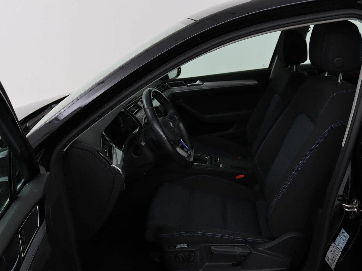 Volkswagen Passat 1.4 TSI PHEV GTE | Trekhaak | Stoelverwarming | Massage | Adaptive cruise | Carplay | Camera | Navigatie | Matrix LED | Virtual Cockpit