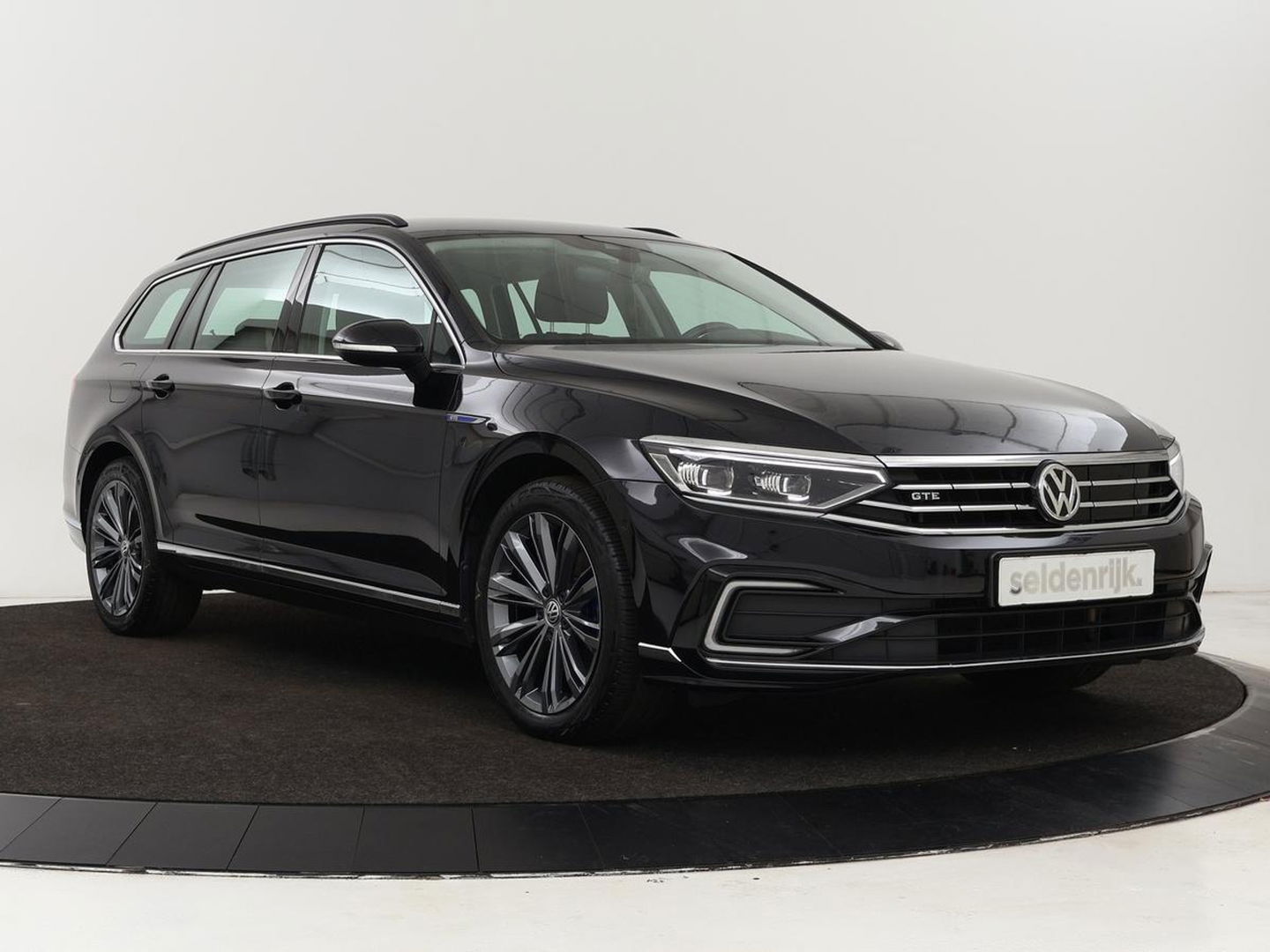 Volkswagen Passat 1.4 TSI PHEV GTE | Trekhaak | Stoelverwarming | Massage | Adaptive cruise | Carplay | Camera | Navigatie | Matrix LED | Virtual Cockpit