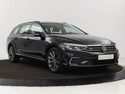 Volkswagen Passat 1.4 TSI PHEV GTE | Trekhaak | Stoelverwarming | Massage | Adaptive cruise | Carplay | Camera | Navigatie | Matrix LED | Virtual Cockpit