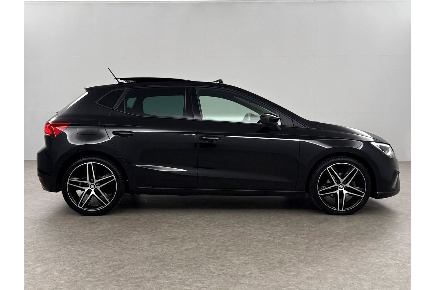 SEAT Ibiza 1.0 TSI FR 116PK Pano Virtual LED Sfeer Beats Audio Camera Carplay Clima Cruise Navi 18"LMV PDC