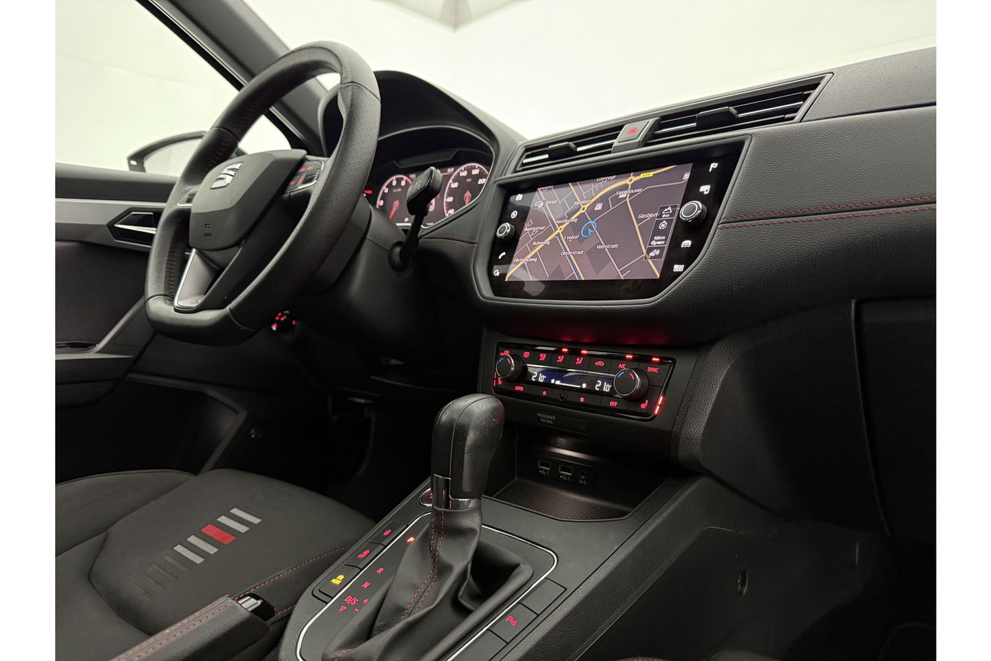 SEAT Ibiza 1.0 TSI FR 116PK Pano Virtual LED Sfeer Beats Audio Camera Carplay Clima Cruise Navi 18"LMV PDC