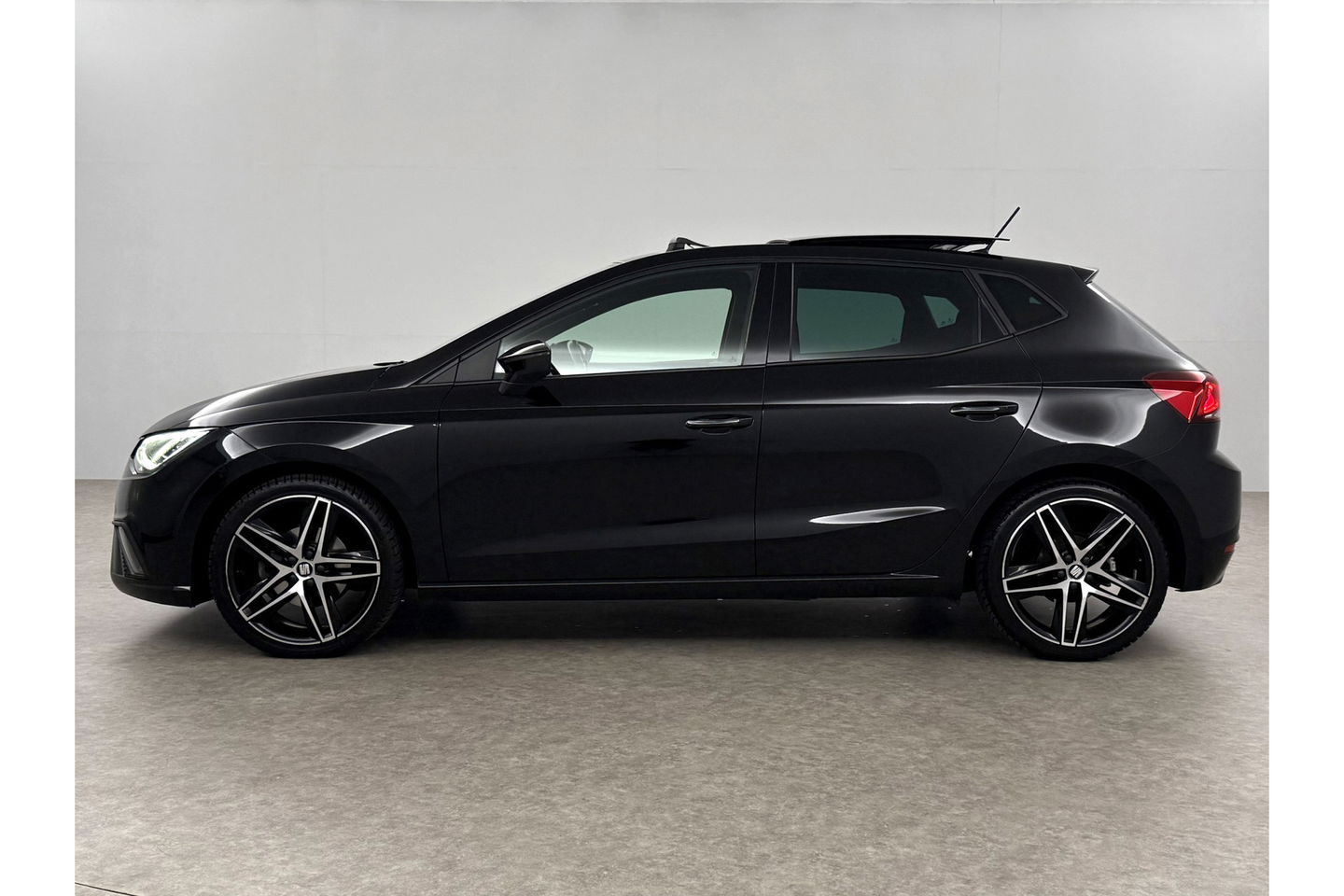 SEAT Ibiza 1.0 TSI FR 116PK Pano Virtual LED Sfeer Beats Audio Camera Carplay Clima Cruise Navi 18"LMV PDC