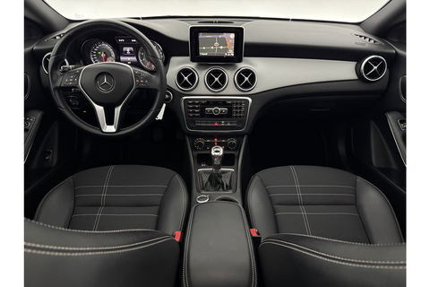 Mercedes-Benz CLA-Klasse 180 Ambition Pano LED Airco Cruise Navi PDC 18''LMV