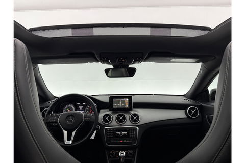 Mercedes-Benz CLA-Klasse 180 Ambition Pano LED Airco Cruise Navi PDC 18''LMV