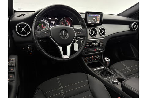 Mercedes-Benz CLA-Klasse 180 Ambition Pano LED Airco Cruise Navi PDC 18''LMV