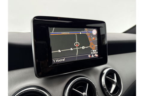 Mercedes-Benz CLA-Klasse 180 Ambition Pano LED Airco Cruise Navi PDC 18''LMV
