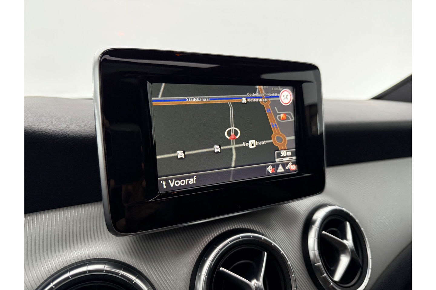 Mercedes-Benz CLA-Klasse 180 Ambition Pano LED Airco Cruise Navi PDC 18''LMV
