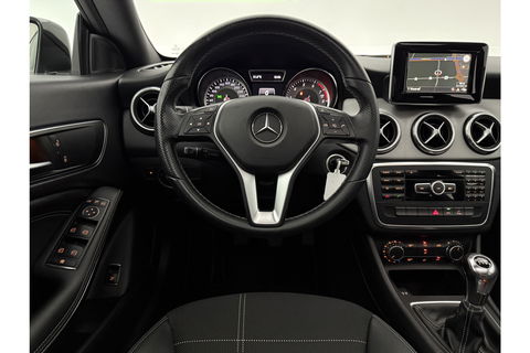 Mercedes-Benz CLA-Klasse 180 Ambition Pano LED Airco Cruise Navi PDC 18''LMV