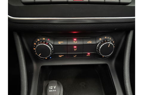 Mercedes-Benz CLA-Klasse 180 Ambition Pano LED Airco Cruise Navi PDC 18''LMV