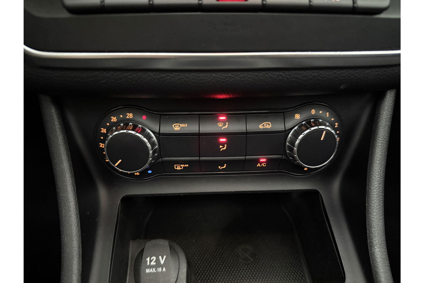 Mercedes-Benz CLA-Klasse 180 Ambition Pano LED Airco Cruise Navi PDC 18''LMV