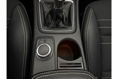 Mercedes-Benz CLA-Klasse 180 Ambition Pano LED Airco Cruise Navi PDC 18''LMV