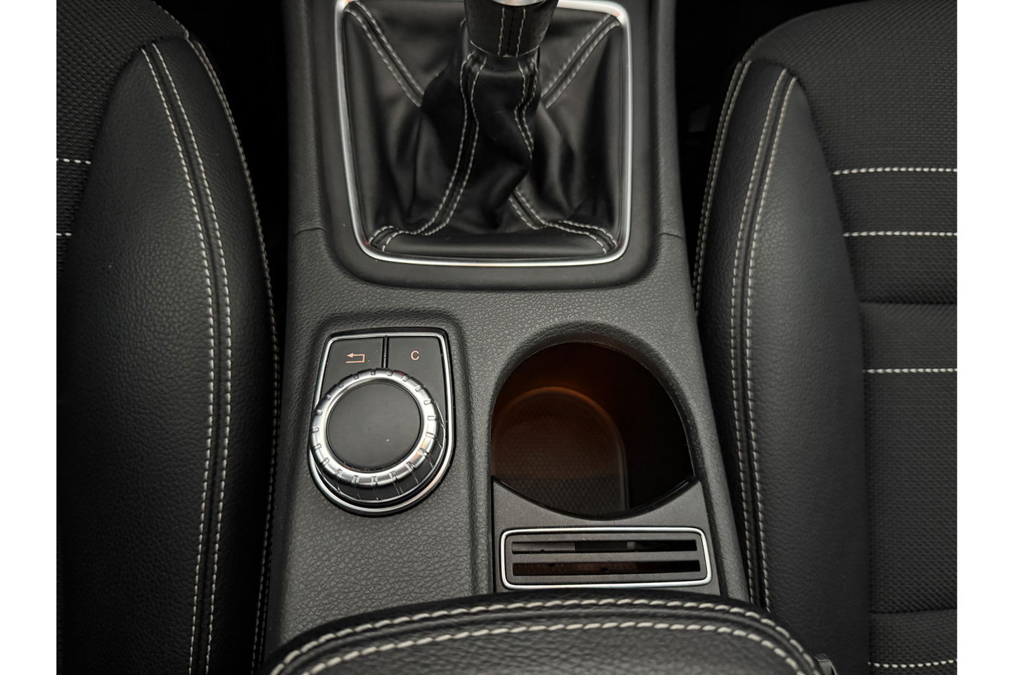 Mercedes-Benz CLA-Klasse 180 Ambition Pano LED Airco Cruise Navi PDC 18''LMV