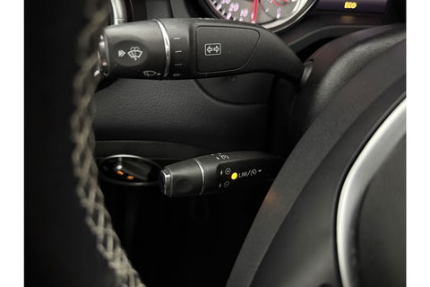 Mercedes-Benz CLA-Klasse 180 Ambition Pano LED Airco Cruise Navi PDC 18''LMV