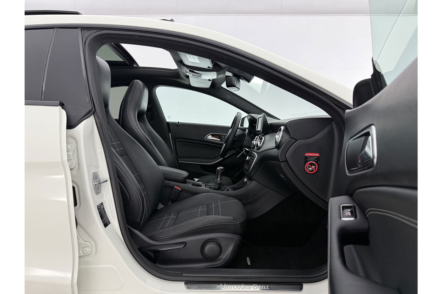 Mercedes-Benz CLA-Klasse 180 Ambition Pano LED Airco Cruise Navi PDC 18''LMV