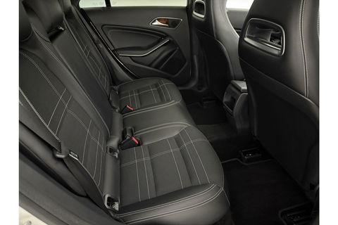 Mercedes-Benz CLA-Klasse 180 Ambition Pano LED Airco Cruise Navi PDC 18''LMV