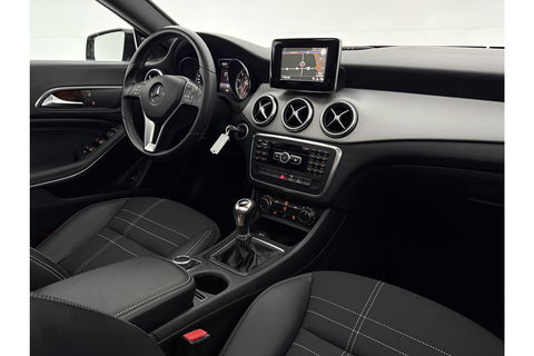 Mercedes-Benz CLA-Klasse 180 Ambition Pano LED Airco Cruise Navi PDC 18''LMV