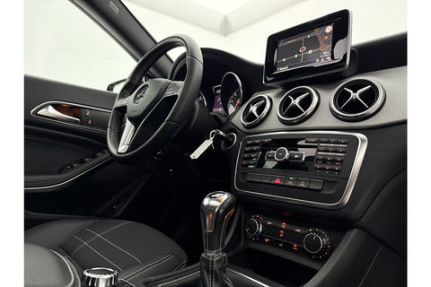 Mercedes-Benz CLA-Klasse 180 Ambition Pano LED Airco Cruise Navi PDC 18''LMV