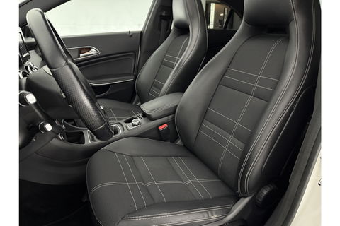 Mercedes-Benz CLA-Klasse 180 Ambition Pano LED Airco Cruise Navi PDC 18''LMV