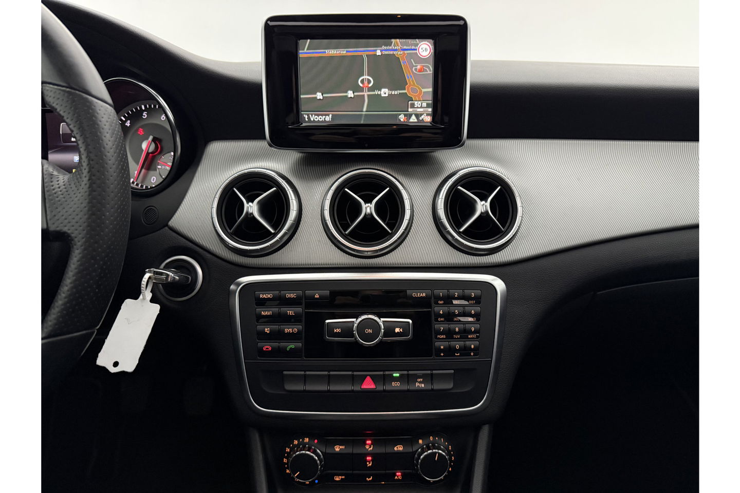 Mercedes-Benz CLA-Klasse 180 Ambition Pano LED Airco Cruise Navi PDC 18''LMV