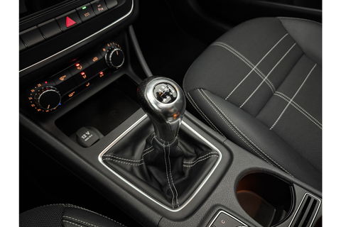 Mercedes-Benz CLA-Klasse 180 Ambition Pano LED Airco Cruise Navi PDC 18''LMV