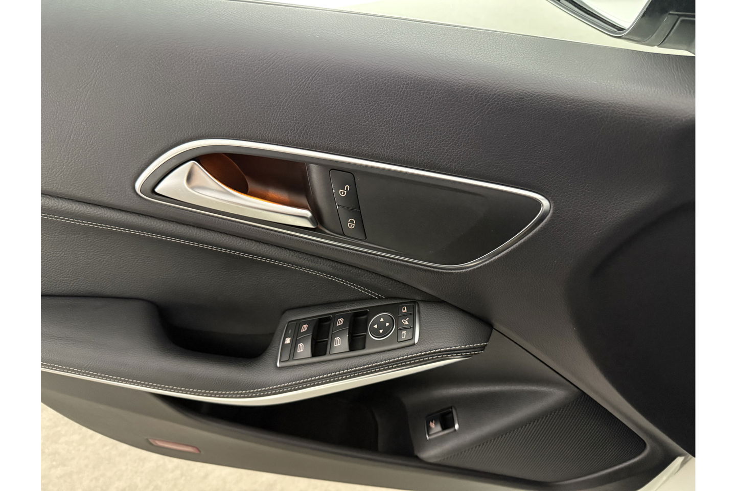 Mercedes-Benz CLA-Klasse 180 Ambition Pano LED Airco Cruise Navi PDC 18''LMV