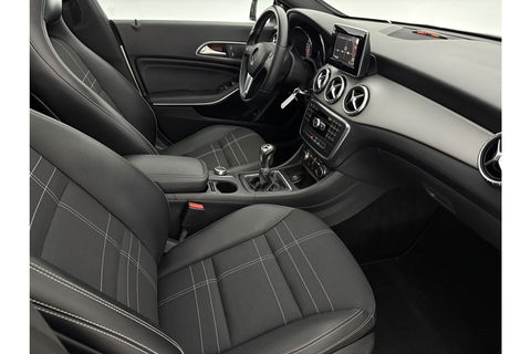 Mercedes-Benz CLA-Klasse 180 Ambition Pano LED Airco Cruise Navi PDC 18''LMV
