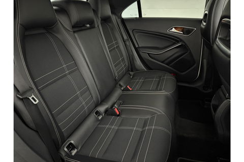 Mercedes-Benz CLA-Klasse 180 Ambition Pano LED Airco Cruise Navi PDC 18''LMV