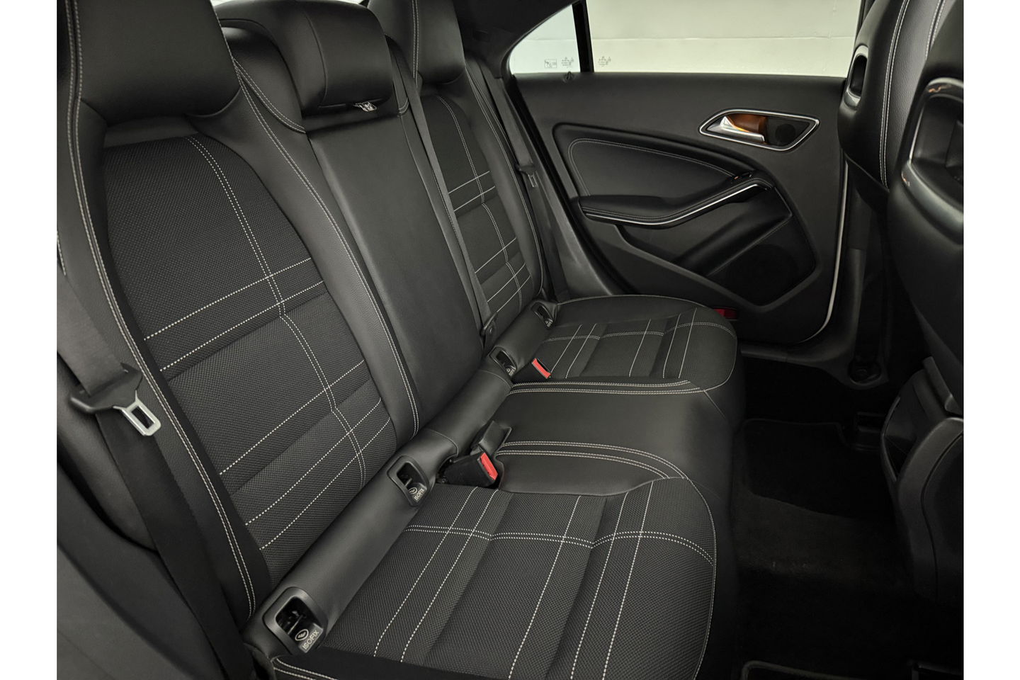 Mercedes-Benz CLA-Klasse 180 Ambition Pano LED Airco Cruise Navi PDC 18''LMV