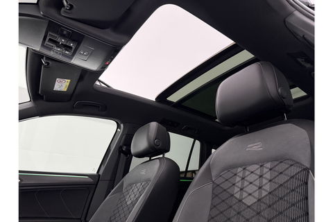 Volkswagen Tiguan 1.5 TSI 150PK R-line Pano Trekhaak IQ Lights LED Sfeer Virtual ACC Camera Carplay Clima Navi 19"LMV PDC