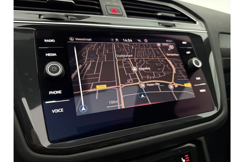Volkswagen Tiguan 1.5 TSI 150PK R-line Pano Trekhaak IQ Lights LED Sfeer Virtual ACC Camera Carplay Clima Navi 19"LMV PDC
