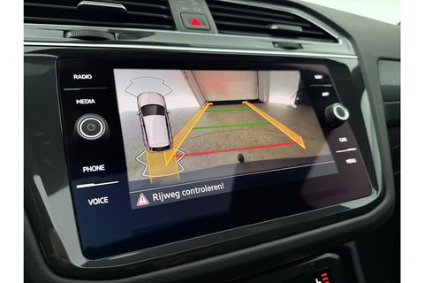 Volkswagen Tiguan 1.5 TSI 150PK R-line Pano Trekhaak IQ Lights LED Sfeer Virtual ACC Camera Carplay Clima Navi 19"LMV PDC