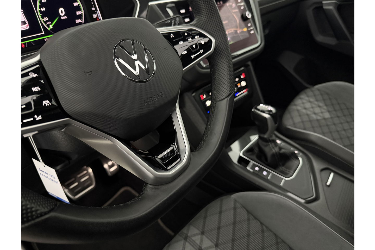 Volkswagen Tiguan 1.5 TSI 150PK R-line Pano Trekhaak IQ Lights LED Sfeer Virtual ACC Camera Carplay Clima Navi 19"LMV PDC
