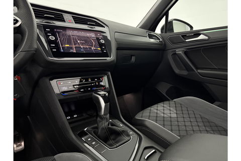 Volkswagen Tiguan 1.5 TSI 150PK R-line Pano Trekhaak IQ Lights LED Sfeer Virtual ACC Camera Carplay Clima Navi 19"LMV PDC