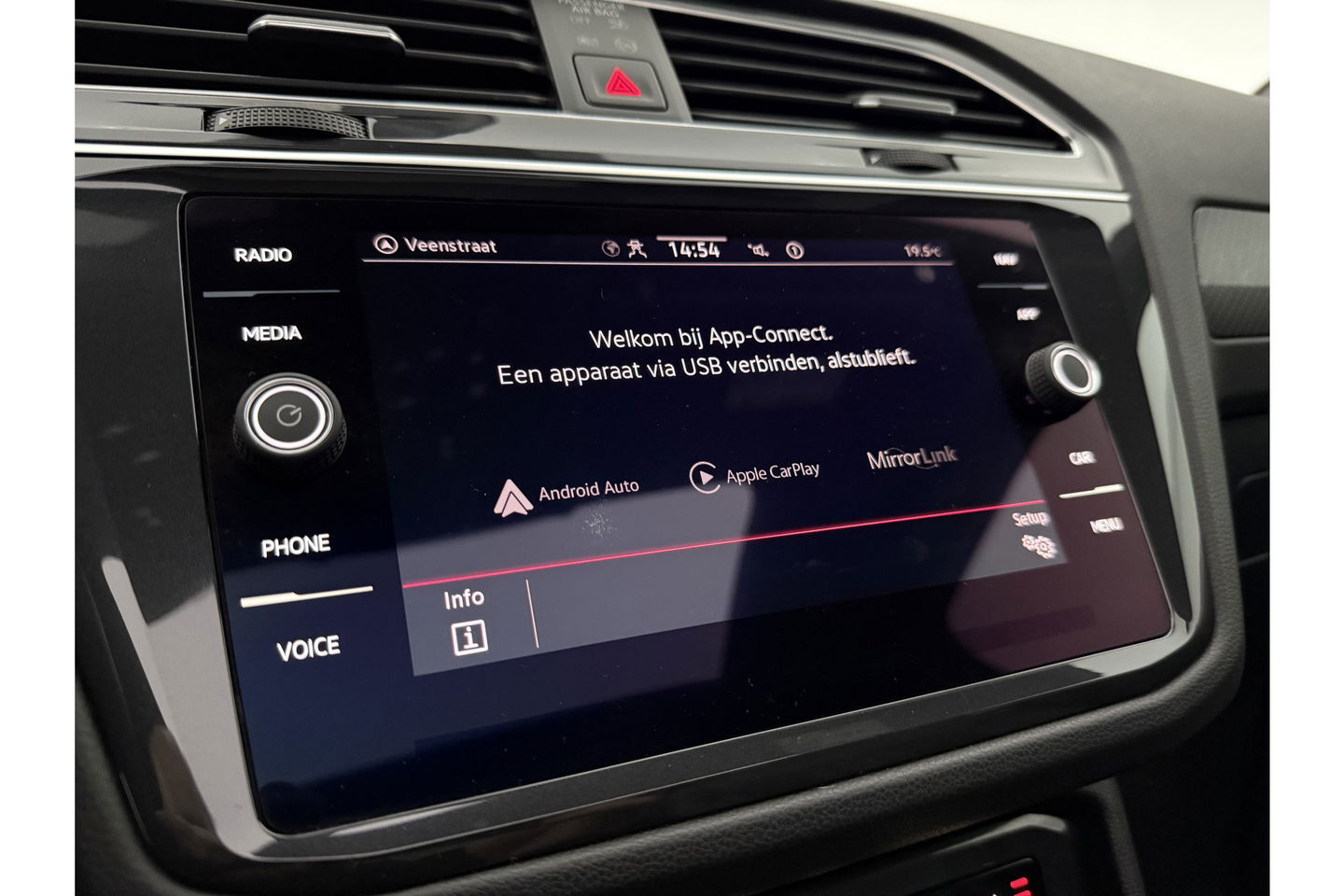 Volkswagen Tiguan 1.5 TSI 150PK R-line Pano Trekhaak IQ Lights LED Sfeer Virtual ACC Camera Carplay Clima Navi 19"LMV PDC