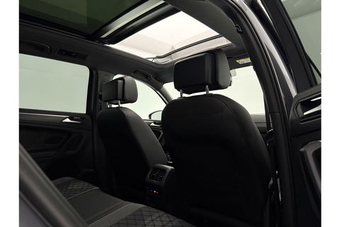 Volkswagen Tiguan 1.5 TSI 150PK R-line Pano Trekhaak IQ Lights LED Sfeer Virtual ACC Camera Carplay Clima Navi 19"LMV PDC