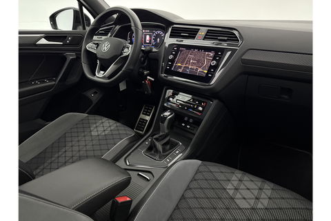 Volkswagen Tiguan 1.5 TSI 150PK R-line Pano Trekhaak IQ Lights LED Sfeer Virtual ACC Camera Carplay Clima Navi 19"LMV PDC