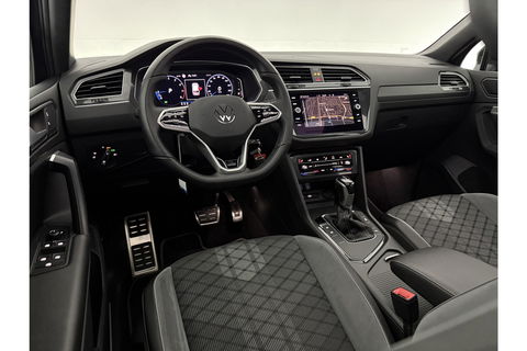 Volkswagen Tiguan 1.5 TSI 150PK R-line Pano Trekhaak IQ Lights LED Sfeer Virtual ACC Camera Carplay Clima Navi 19"LMV PDC