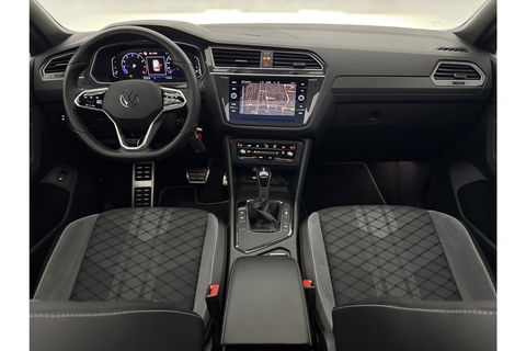 Volkswagen Tiguan 1.5 TSI 150PK R-line Pano Trekhaak IQ Lights LED Sfeer Virtual ACC Camera Carplay Clima Navi 19"LMV PDC