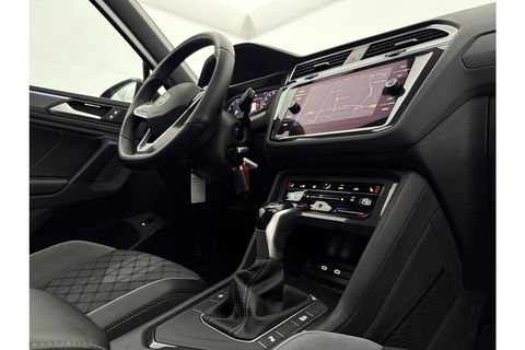 Volkswagen Tiguan 1.5 TSI 150PK R-line Pano Trekhaak IQ Lights LED Sfeer Virtual ACC Camera Carplay Clima Navi 19"LMV PDC