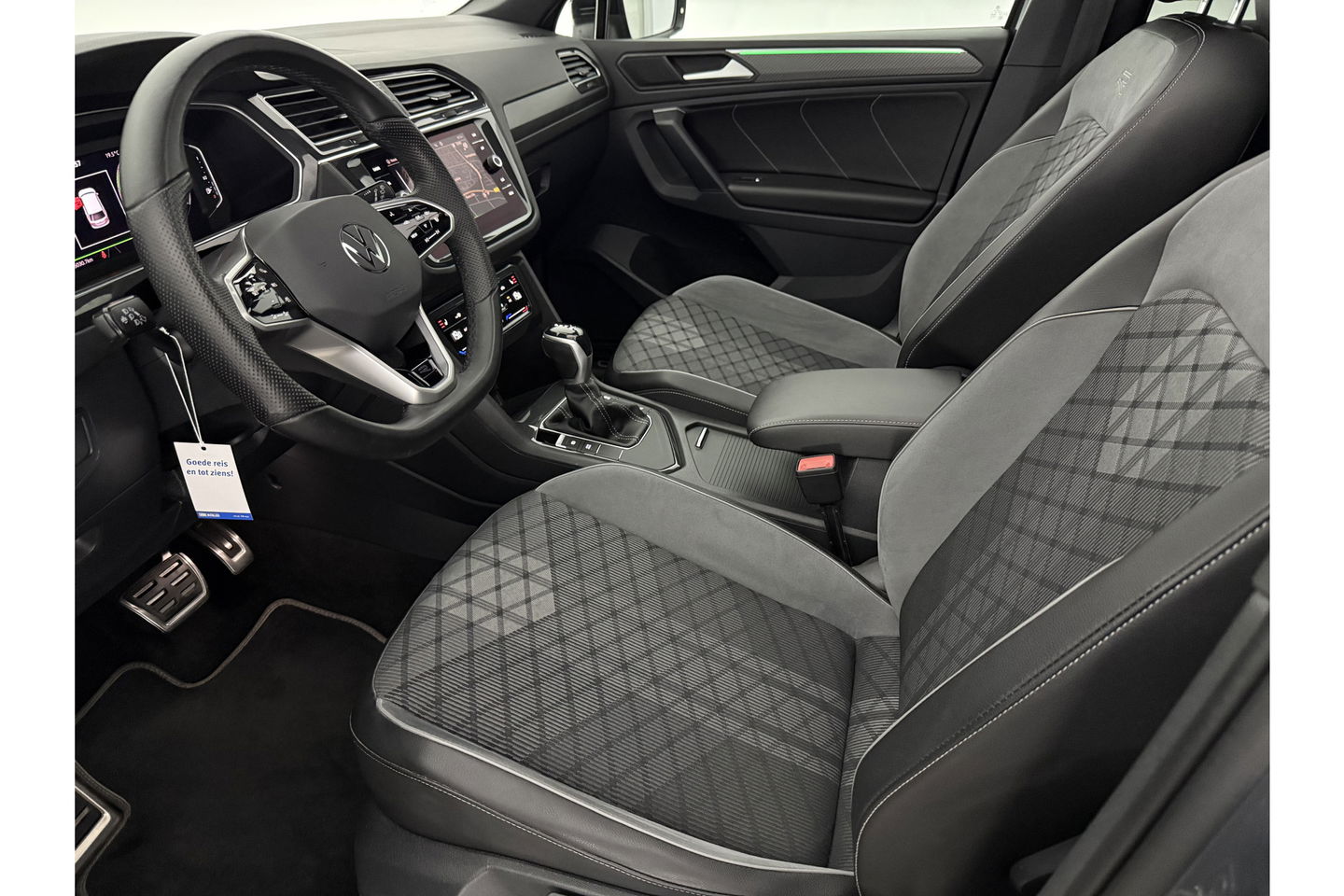Volkswagen Tiguan 1.5 TSI 150PK R-line Pano Trekhaak IQ Lights LED Sfeer Virtual ACC Camera Carplay Clima Navi 19"LMV PDC
