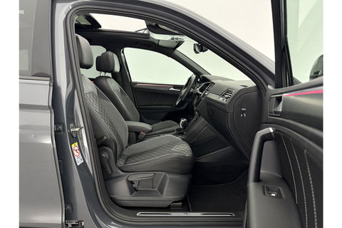Volkswagen Tiguan 1.5 TSI 150PK R-line Pano Trekhaak IQ Lights LED Sfeer Virtual ACC Camera Carplay Clima Navi 19"LMV PDC