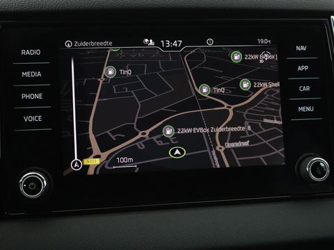 Škoda Karoq 1.0 TSI Business Edition | Panoramadak | Stoelverwarming | Trekhaak | Carplay | Navigatie | Climate control | Parkeerhulp | Cruise control